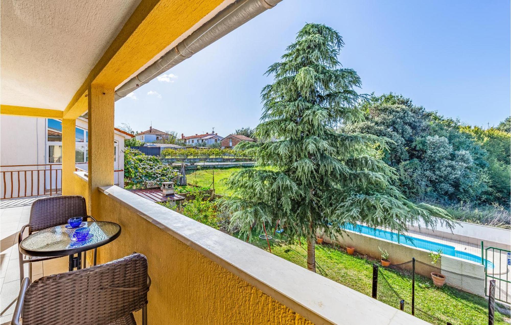 Gorgeous Apartment In Pula With Kitchen Exterior foto